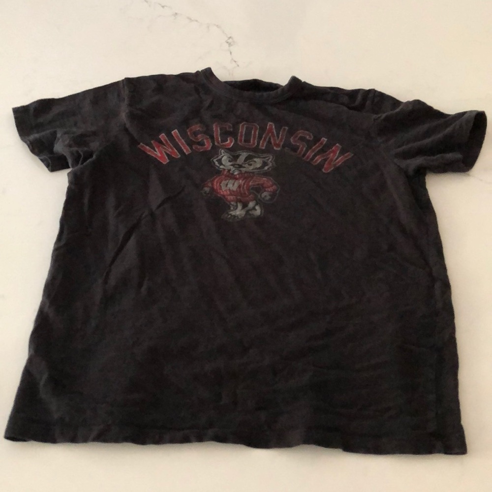 Boys black and red Wisconsin t-shirt great cond